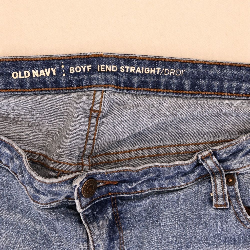 Old Navy Boyfriend Straight Jeans Women’s Size 18 Regular Distressed Medium Wash - Picture 3 of 4